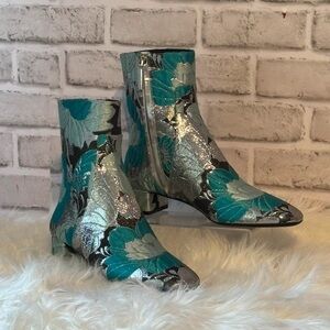 Chic Floral Heeled Boots in Silver and Blue